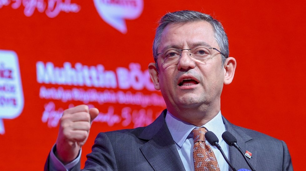 &Ouml;zg&uuml;r &Ouml;zel: '"1 Nisan'dan sonra hepinizi &ccedil;ok b&uuml;y&uuml;k bir tehlike bekliyor"