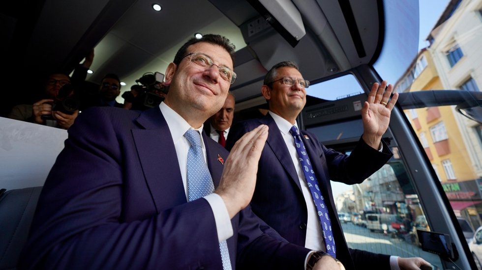 &Ouml;zg&uuml;r &Ouml;zel a&ccedil;ıkladı: İmamoğlu'na siyasi yasak gelirse yol haritası ne olacak?