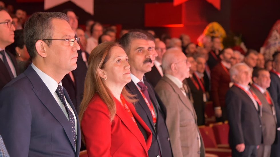 https://yenisoluk.com/uploads/2024/02/ozgur-ozel-disk-17-genel-kurulu-nda-konustu-adaletsiz-bir-vergi-sistemi-uygulaniyor