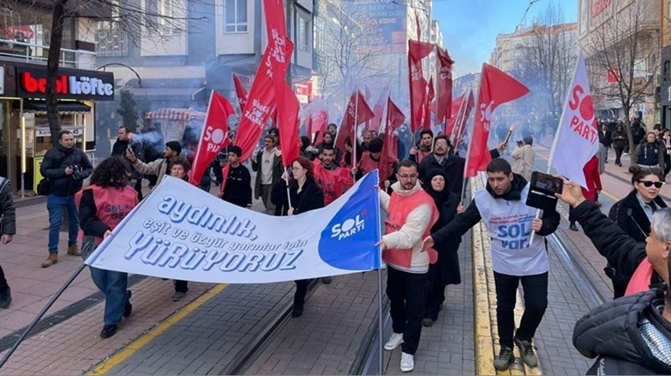 SOL Parti, &lsquo;Aydınlık y&uuml;r&uuml;y&uuml;şleri&rsquo;nin ilkini bug&uuml;n Eskişehir&rsquo;de ger&ccedil;ekleştirdi.
