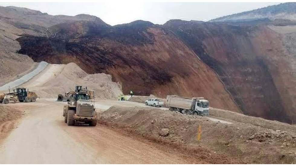 İş&ccedil;iler g&ouml;&ccedil;&uuml;k altında kurtarılmayı beklerken 4 g&uuml;nde 11 madene onay!