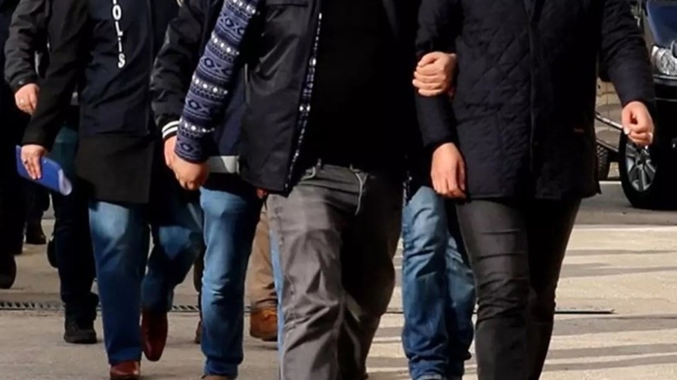 G&ouml;&ccedil;men ka&ccedil;ak&ccedil;ılığı operasyonu: Binden fazla g&ouml;zaltı!