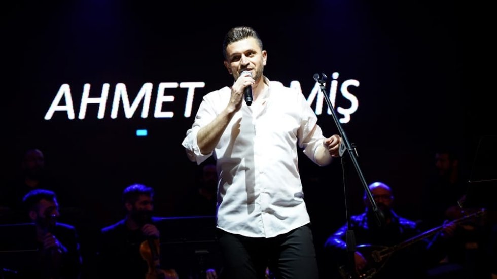 Ahmet Ermiş, gönüllere dokundu… Dudullu Meydanı coştukça coştu!