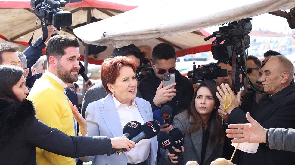 Akşener'den se&ccedil;mene: 'Oy vermezseniz evime d&ouml;neceğim, siyasetin s'siyle ilgilenmeyeceğim'