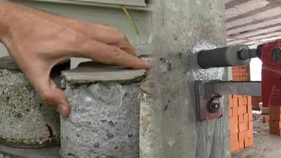 Az hasarlı olan binanın stat&uuml;s&uuml;n&uuml;n riskli olarak değiştirmek!