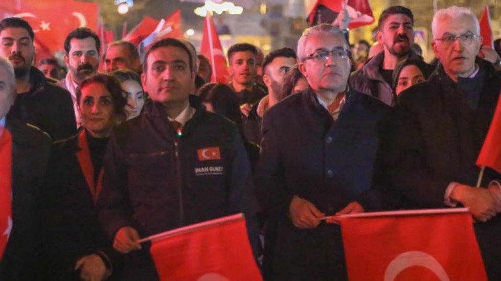 Beyoğlu'nda 18 Mart Çanakkale Zaferi ve Şehitleri Anma Günü'nde bayraklı yürüyüş