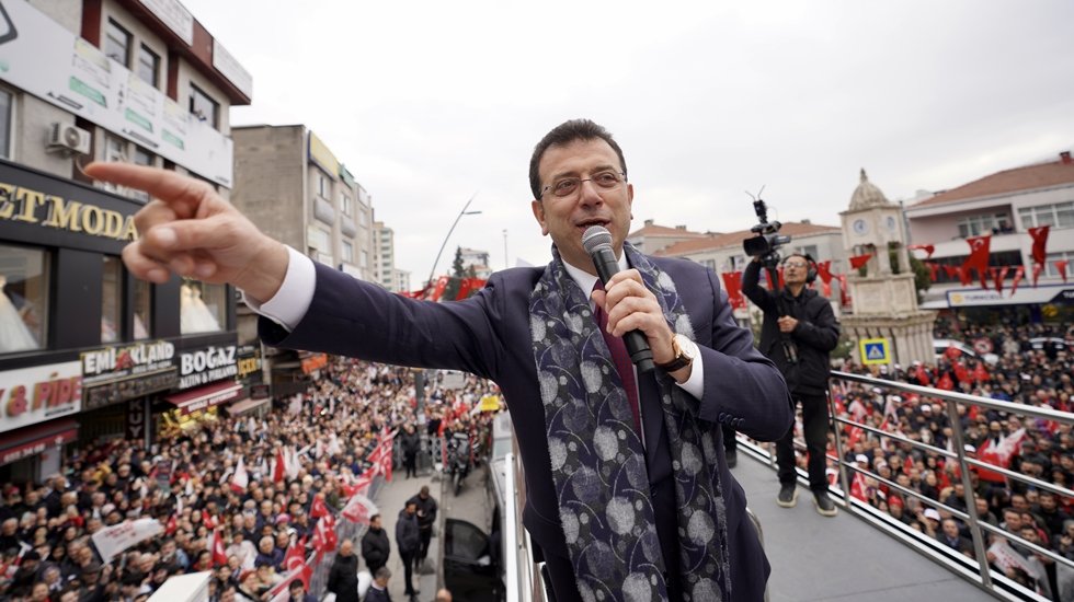 Ekrem İmamoğlu Güneşli Meydanı’nda halkla buluştu...