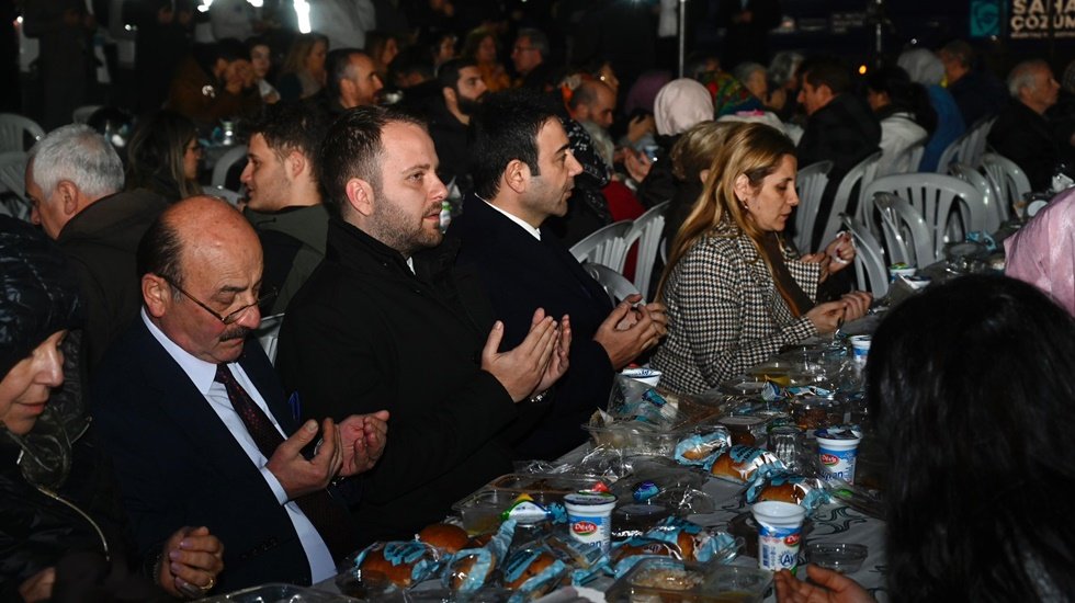 Farklı inançlara sahip insanların huzur içinde yaşadığı Beşiktaş’ta iftar…