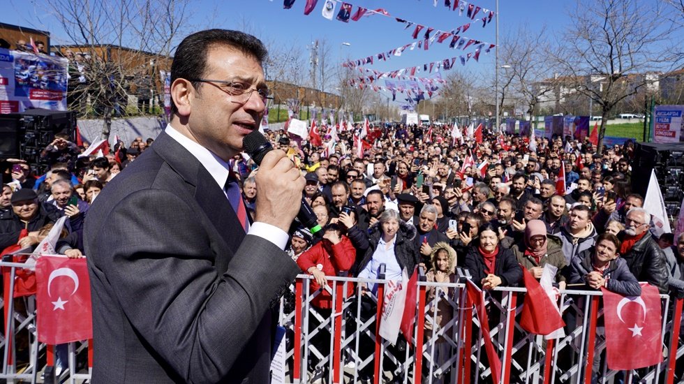 İmamoğlu: "Onların tek &ouml;nceliği var; Birincisi para, ikincisi &ccedil;ıkar, &uuml;&ccedil;&uuml;nc&uuml;s&uuml; bir kişiye yaranmak"