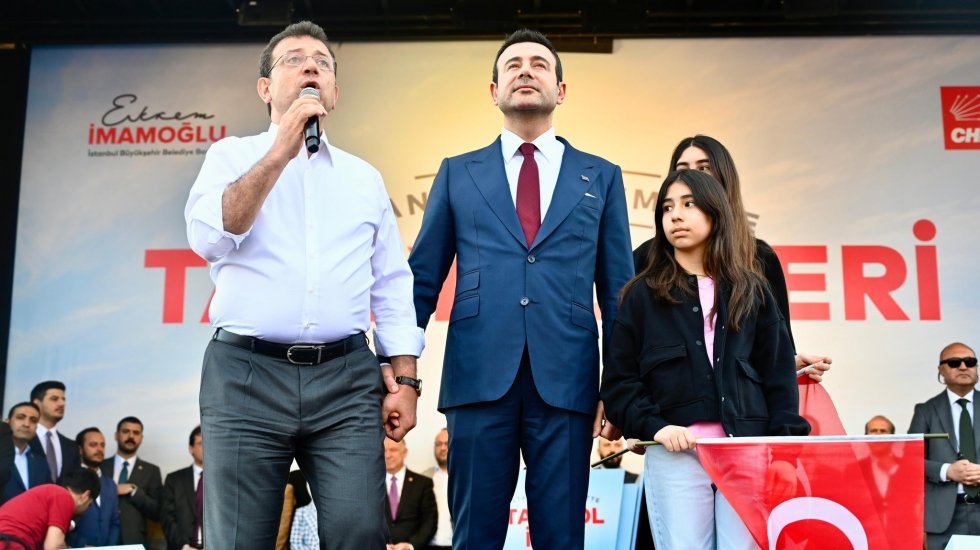 İmamoğlu ve Akpolat, seçim maratonunun finalini Beşiktaş'taki mitingle yaptı
