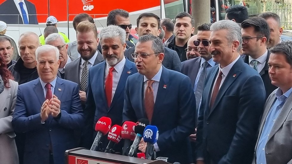 &Ouml;zg&uuml;r &Ouml;zel'den Erdoğan'a: &ldquo;Murat Kurum'u &ccedil;ek, pinokyoyu İstanbul'a aday g&ouml;ster&rdquo;