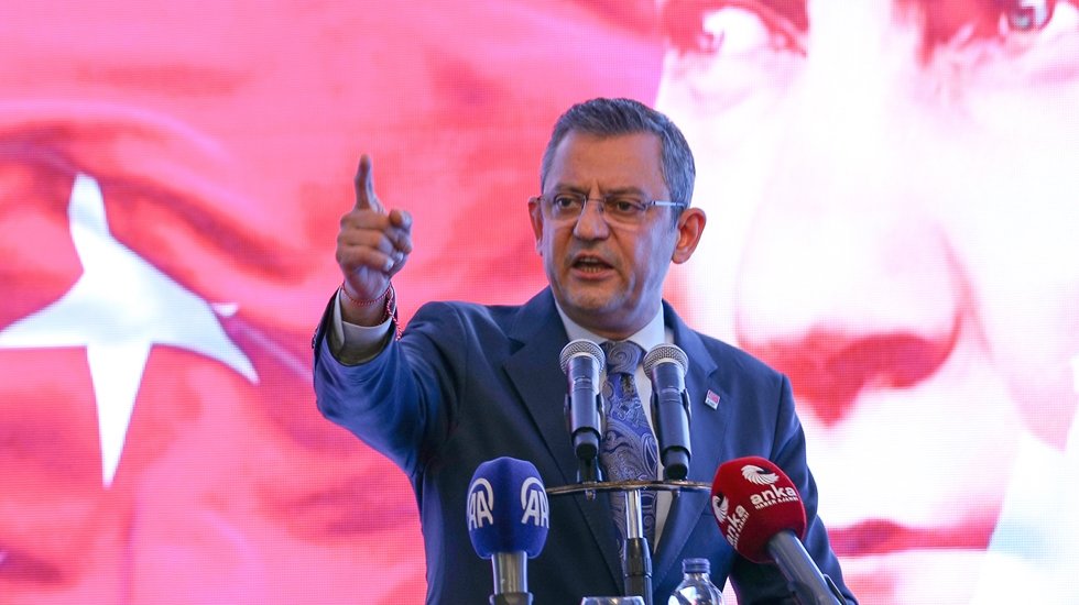 CHP'den &ouml;nemli duyuru: &Ouml;zg&uuml;r &Ouml;zel Şam'a gidiyor!