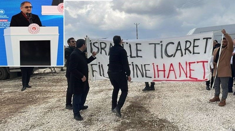 &Ouml;zhaseki'den Filistin pankartı a&ccedil;anlara tepki: 'İnsanları provoke etmeyin'