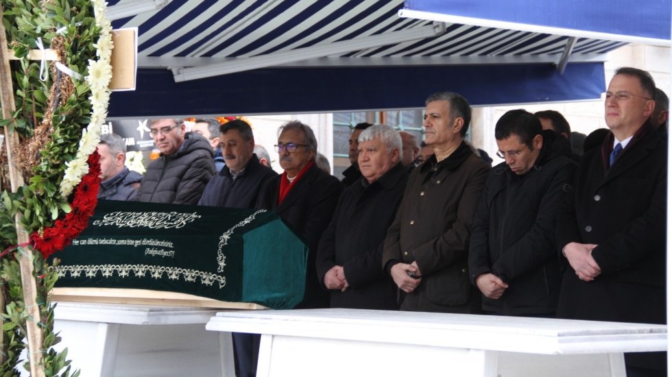 Zehra Hınıslı son yolculuğuna uğurlandı