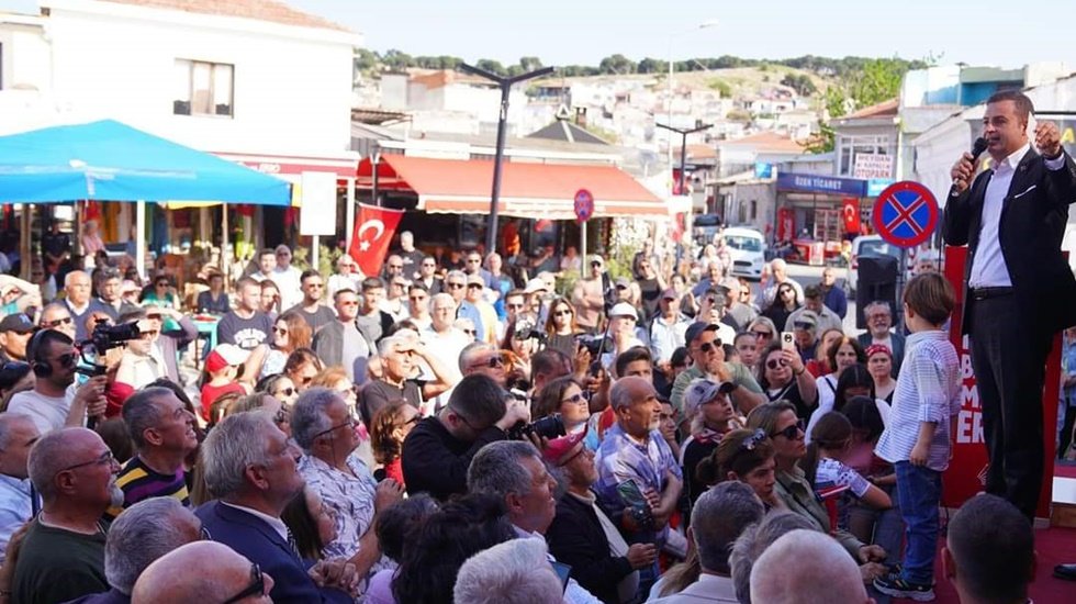 Ahmet Akın'a Ayvalık'ta coşkulu karşılama