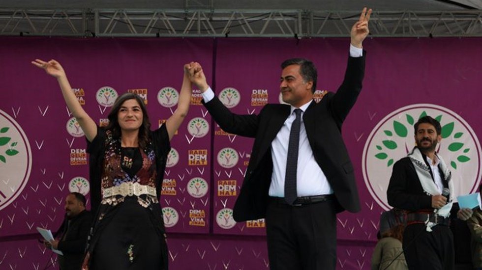 &lsquo;Erdoğan devreye girdi' iddiası: Van krizi esnasında AKP&rsquo;de neler yaşandı?
