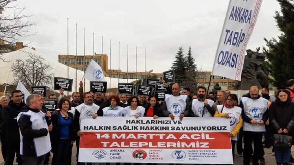 Hastaneler &lsquo;şirket&rsquo;, hastalar &lsquo;m&uuml;şteri&rsquo;, hekimler &lsquo;k&ouml;le&rsquo; değildir!