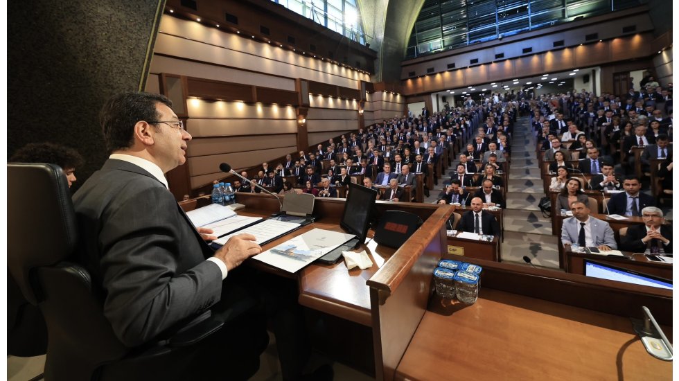 İBB Meclisi'nde bug&uuml;n yapılan oylamaların t&uuml;m&uuml;nde AKP Grubu kaybetti