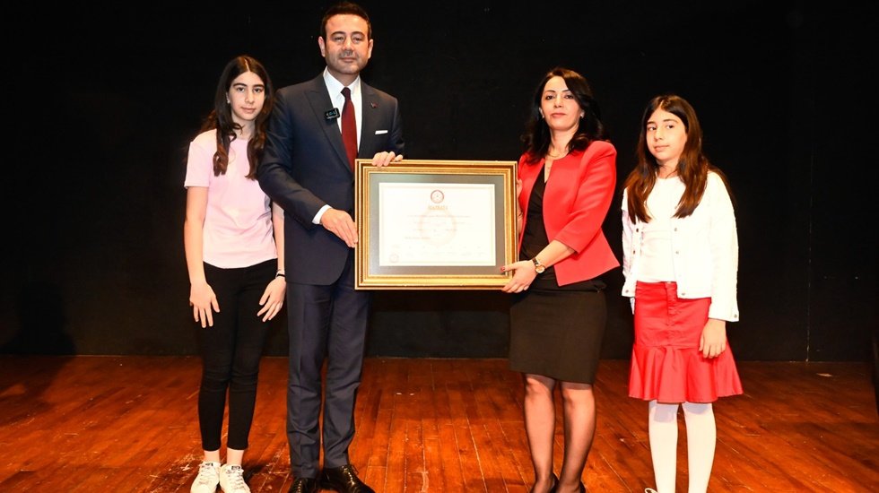 İkinci sefer se&ccedil;ilen Beşiktaş Belediye Başkanı Rıza Akpolat Mazbatasını aldı