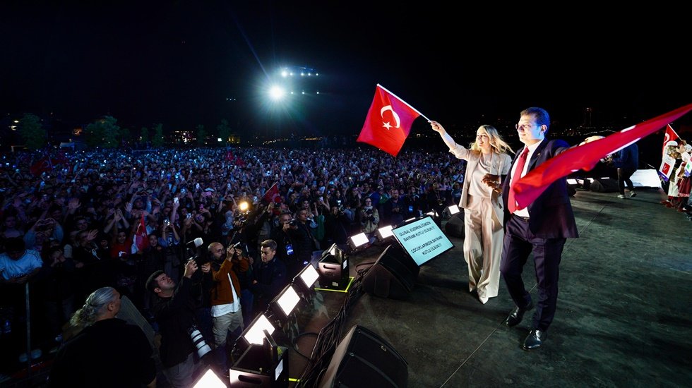İmamoğlu: "Hiç kimseye çocuklarımızın, gençlerimizin hakkını yedirmeyeceğiz"