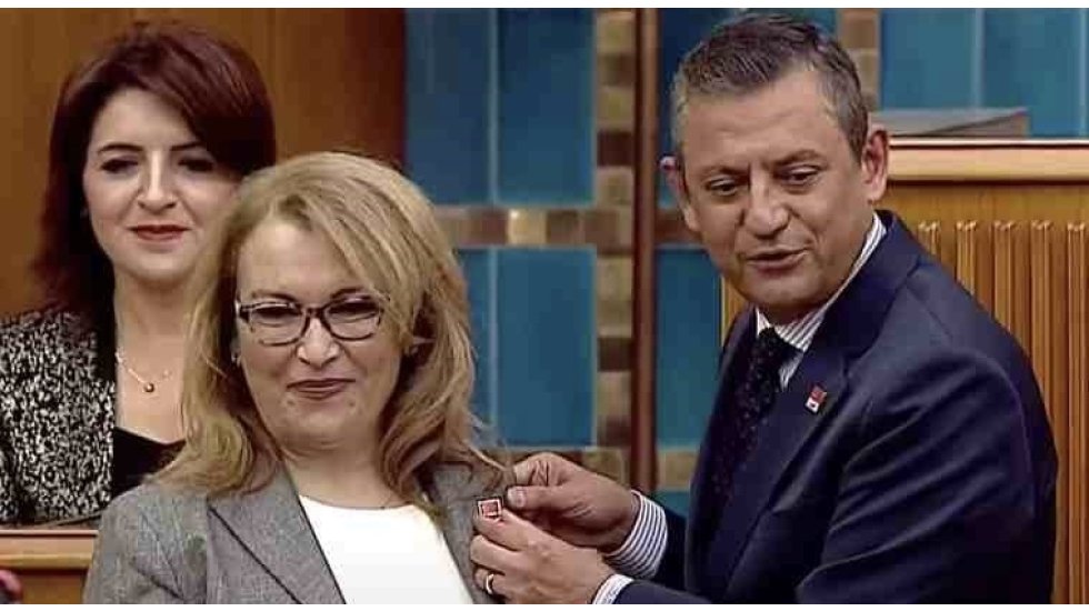İstanbul milletvekili Yankı&ouml;meroğlu, İyip&rsquo;ten istifa edip CHP&rsquo;ye katıldı