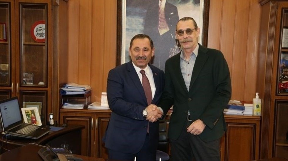 MHP'li eski başkandan CHP&rsquo;li yeni Başkan Erdal Beşik&ccedil;ioğlu'na teşekk&uuml;r