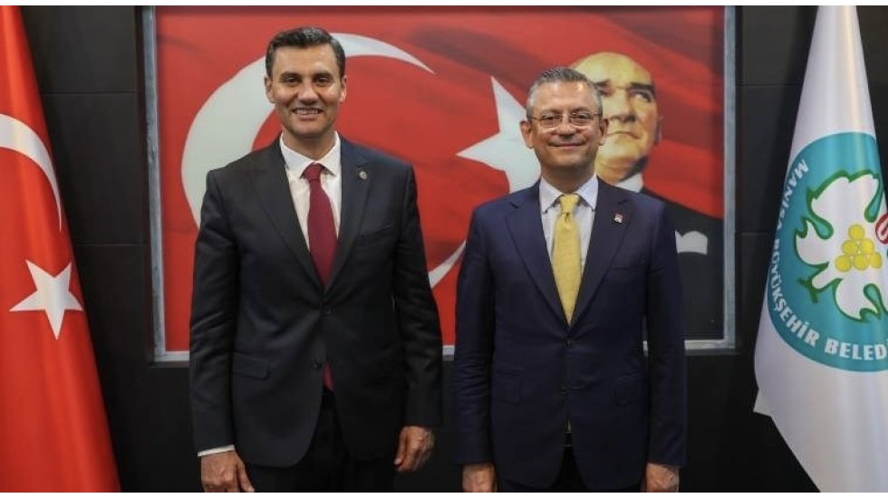 &Ouml;zel&rsquo;in ilk ziyareti baba ocağı Manisa oldu