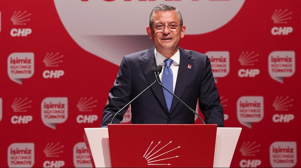 &Ouml;zg&uuml;r &Ouml;zel: Bug&uuml;n partimizi birinci parti yaptık! Vallahi ben TRT'nin yalancısıyım