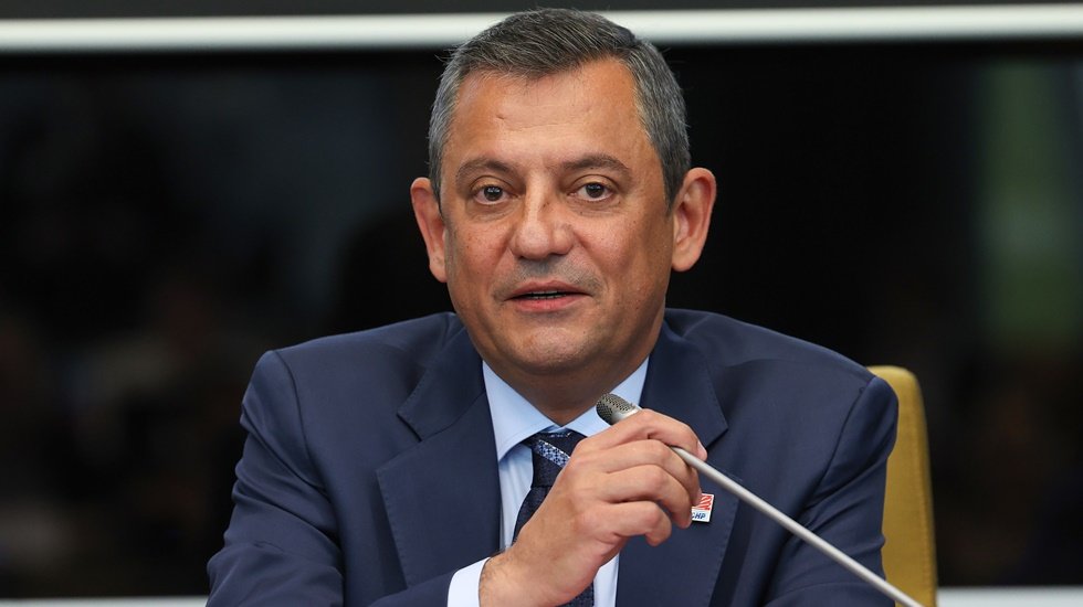 Vatandaştan CHP lideri &Ouml;zg&uuml;r &Ouml;zel&rsquo;e b&uuml;y&uuml;k destek