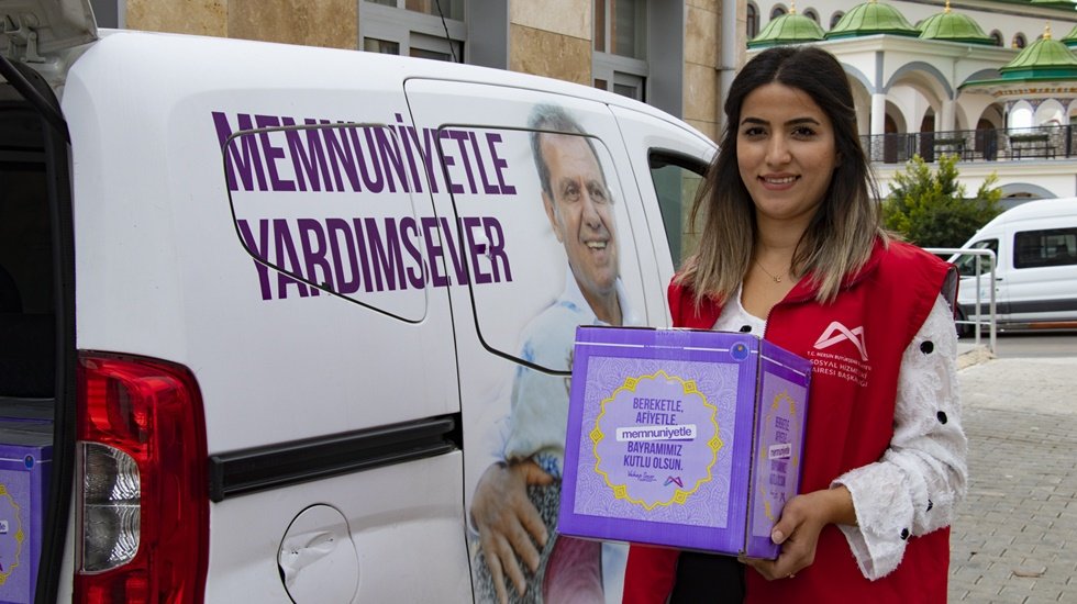 Seçim öncesi hediye sözü veren Mersin Büyükşehir Belediye Başkanı Seçer, hediyeleri gönderdi!