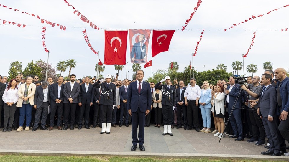 Vahap Seçer, mazbatasını aldı
