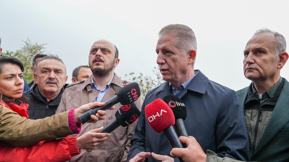 Vali Gül'den toprak kaymasına ilişkin açıklama