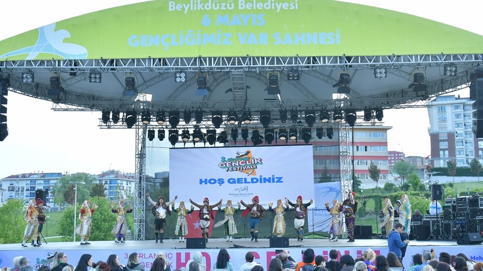 3. Beylikdüzü Kırlangıç Gençlik Festivali başladı…