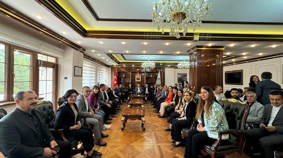 DEM Parti Eş Genel Başkanlarından Diyarbakır B&uuml;y&uuml;kşehir Belediyesi'ne ziyaret