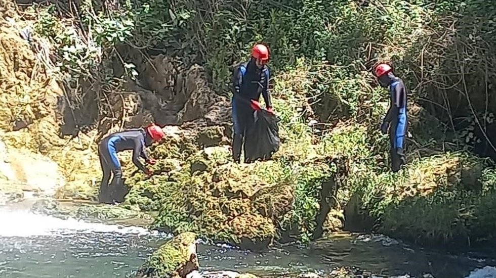 Düden Şelalesi atıklardan temizleniyor