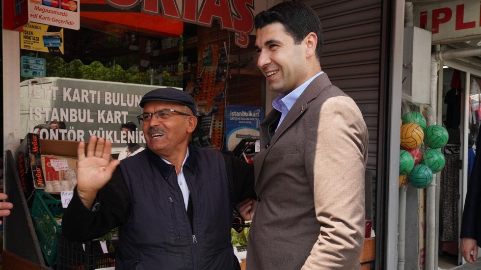 Genç Başkan sabah erken saatlerde Avcıları sokak sokak dolaşıyor…
