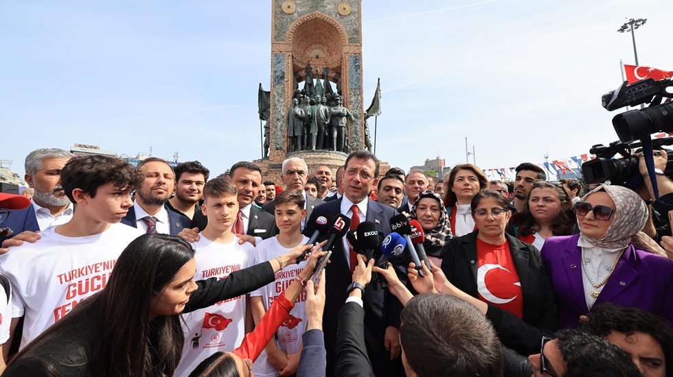 İmamoğlu: "Kurtuluş m&uuml;cadelesinin en kritik anı Ata'mızın Beşiktaş'tan yola &ccedil;ıkarak Samsun'a vardığı g&uuml;nd&uuml;r..."