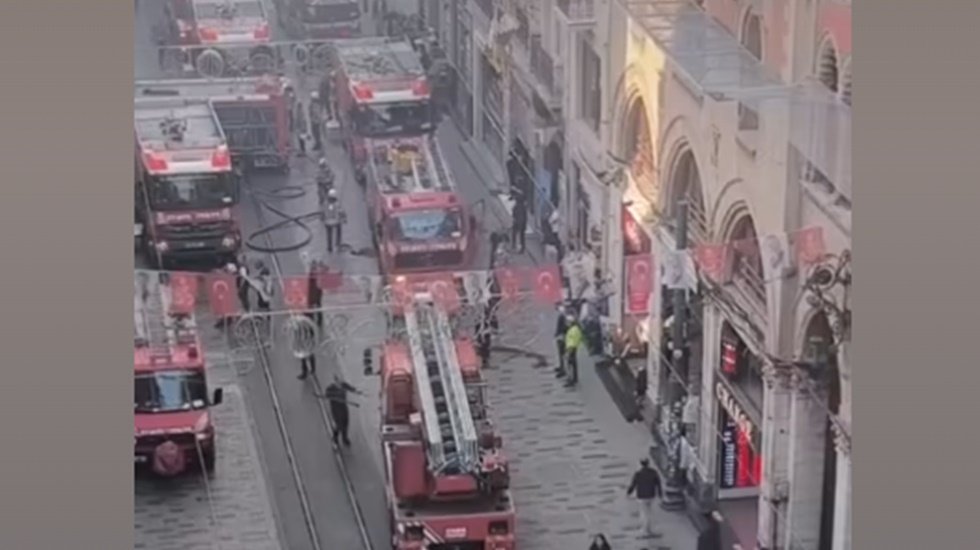 İstiklal Caddesi'nde korkutan yangın!