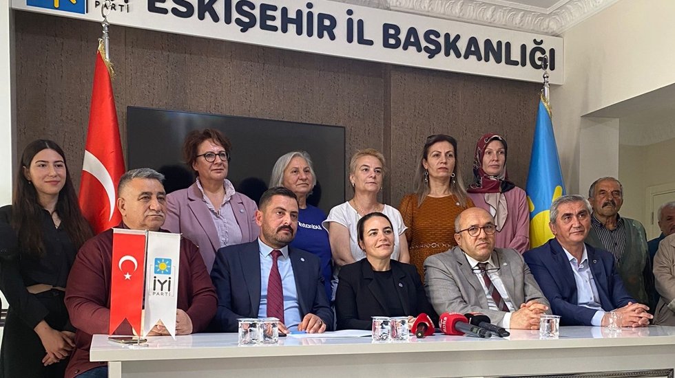 İYİ Partili T&uuml;rkeş'ten AKP&rsquo;ye 'kandırıldık' g&ouml;ndermesi&hellip;