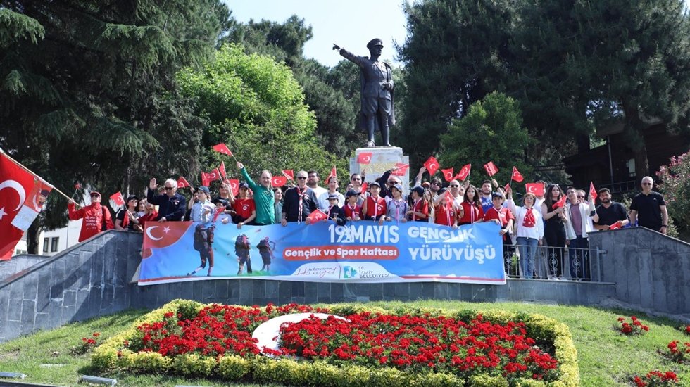 İzmitli gençler, 19 Mayıs Gençlik Yürüyüşünde buluştu