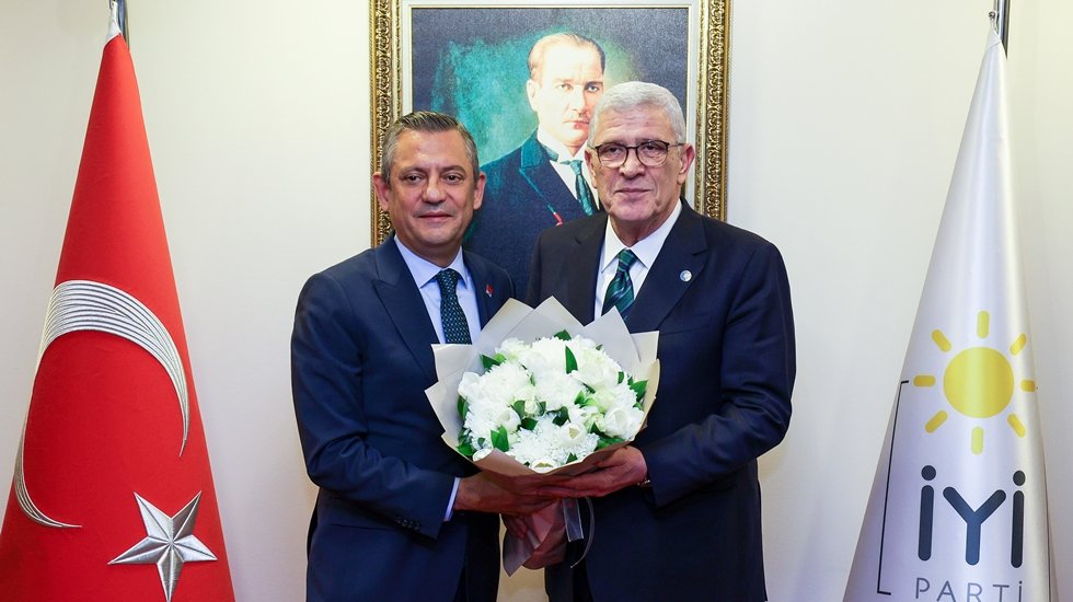 M&uuml;savat Dervişoğlu ve &Ouml;zg&uuml;r &Ouml;zel'den a&ccedil;ıklma: "İlişkilerimizi y&uuml;r&uuml;teceğiz"