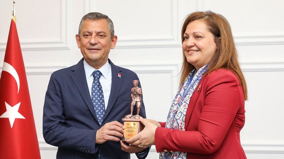 &Ouml;zel: "Afyon bu g&uuml;ne kadar g&ouml;rmediği hizmetleri bizde g&ouml;recek"