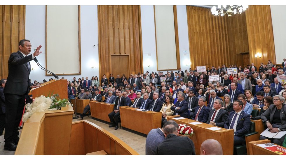 &Ouml;zel: Birilerinin &ouml;nceliği 5li &ccedil;eteler, birilerinin &ouml;nceliği yandaş m&uuml;teahhitler