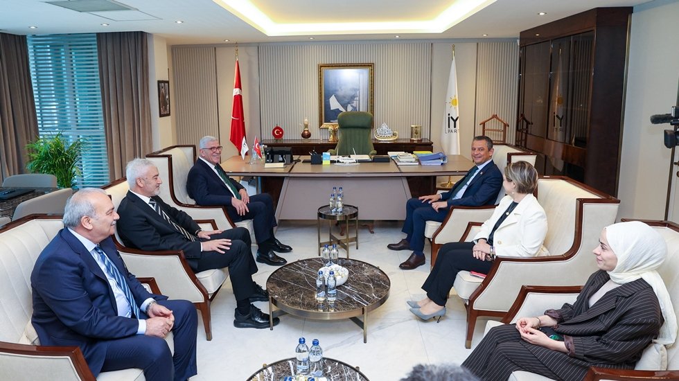 &Ouml;zg&uuml;r &Ouml;zel'den İyi Parti Genel Başkanı Dervişoğlu&rsquo;na ziyaret