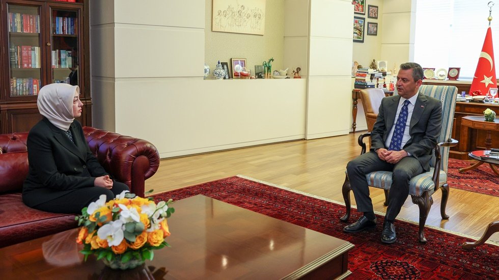 &Ouml;zg&uuml;r &Ouml;zel'le g&ouml;r&uuml;şenSinan Ateş'in eşi Ayşe Ateş: İsimleri a&ccedil;ıklayacağım