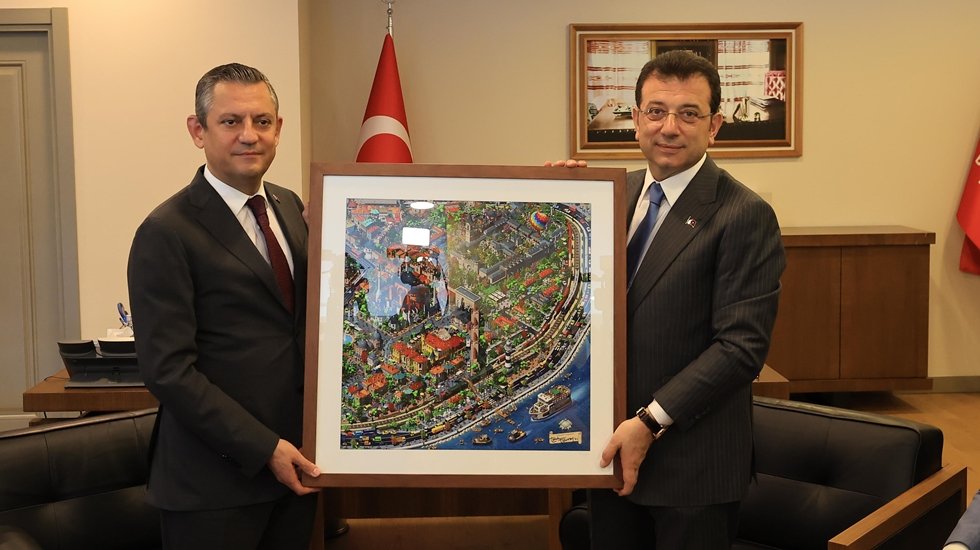 &Ouml;zg&uuml;r &Ouml;zel, &uuml;&ccedil;&uuml;nc&uuml; kez İBB Başkanı se&ccedil;ilen Ekrem İmamoğlu&rsquo;na tebrik ziyaretinde bulundu