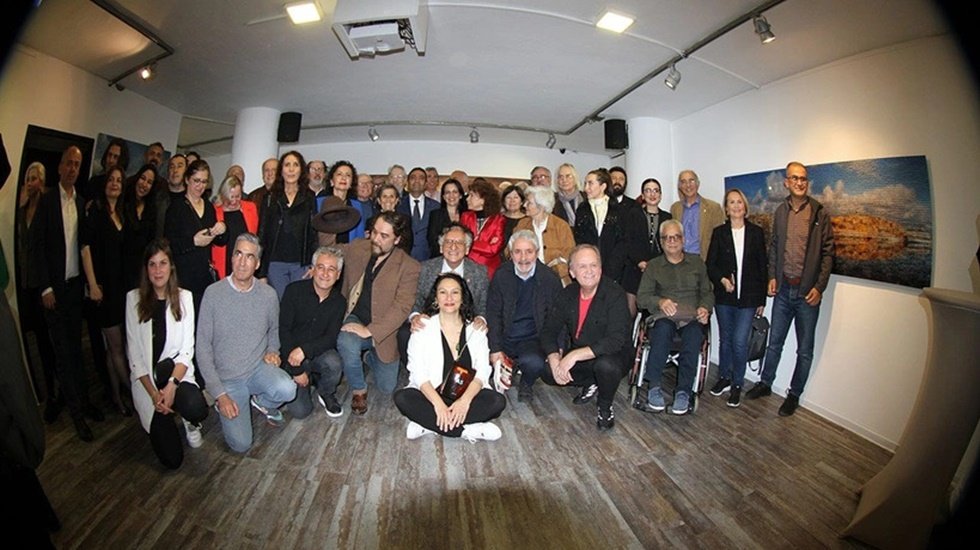 Sanatçılar Beyoğlu Belediyesi'nin sosyal demokratlara dönüşünü kutladı...