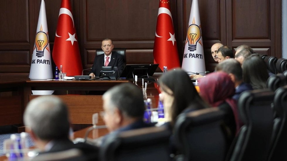 Se&ccedil;imlerin ardından AKP: "AK Parti bu &uuml;lkenin &ccedil;imentosuydu. Nerede bu &ccedil;imento? Aleviler nerede, K&uuml;rtler nerede?"