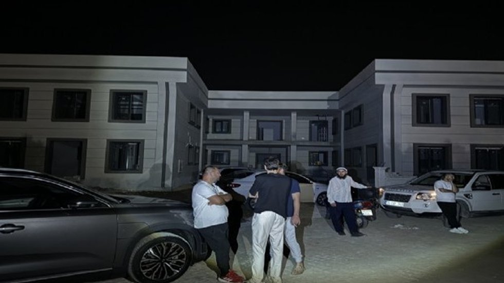 Alevi k&ouml;y&uuml;ne cemaat zorlaması:  Kaymakam ka&ccedil;ak kuran kursu yıkımına polis desteği vermedi!