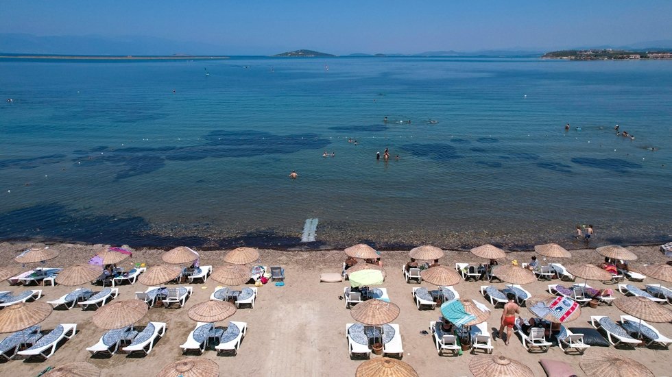 Ayvalık mavi bayrağa doymuyor...